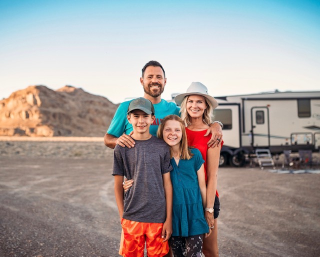 Wanderpreneurs Surfteach inflatable SUP giveaway